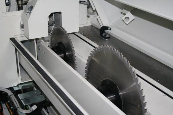 Blades in the Gabbiani G2 beam saw